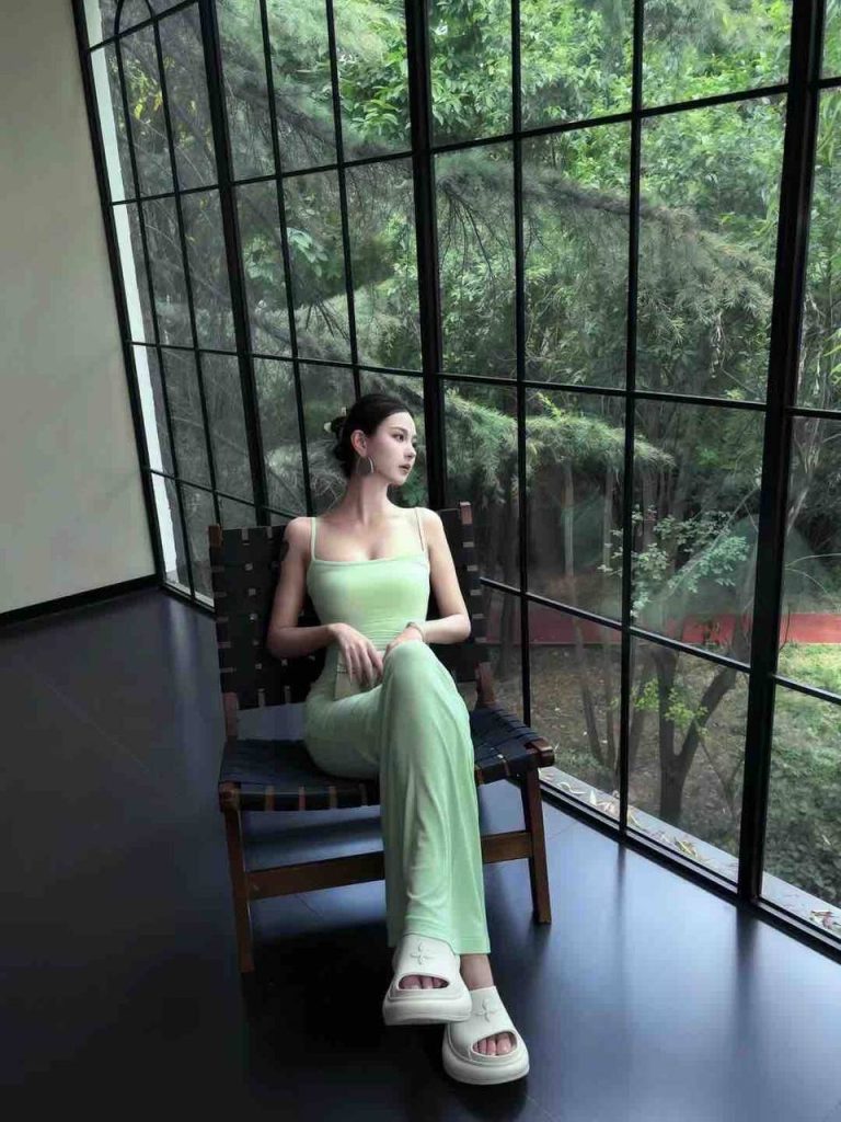 纯欲性感骚妹水多夹得紧-69俱乐部