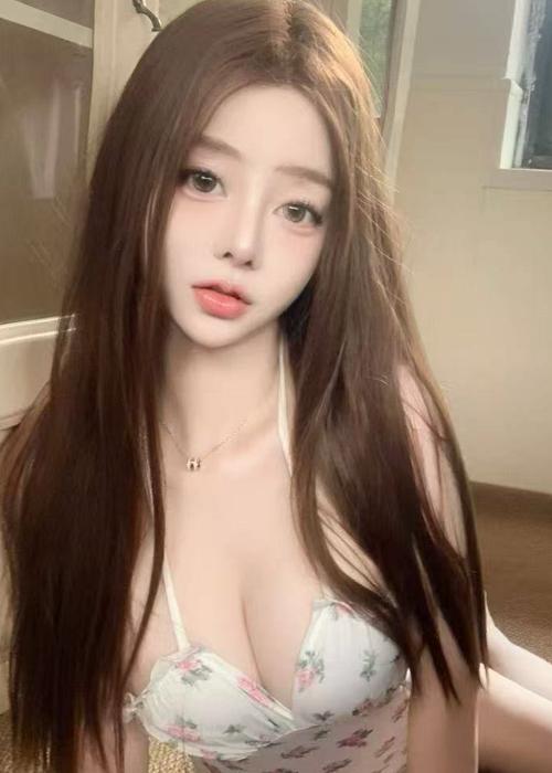 清纯漂亮胸部饱满粉色乳头-69俱乐部