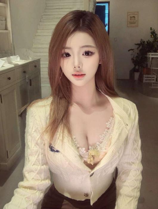 互动时有一点小风骚的妹子-69俱乐部