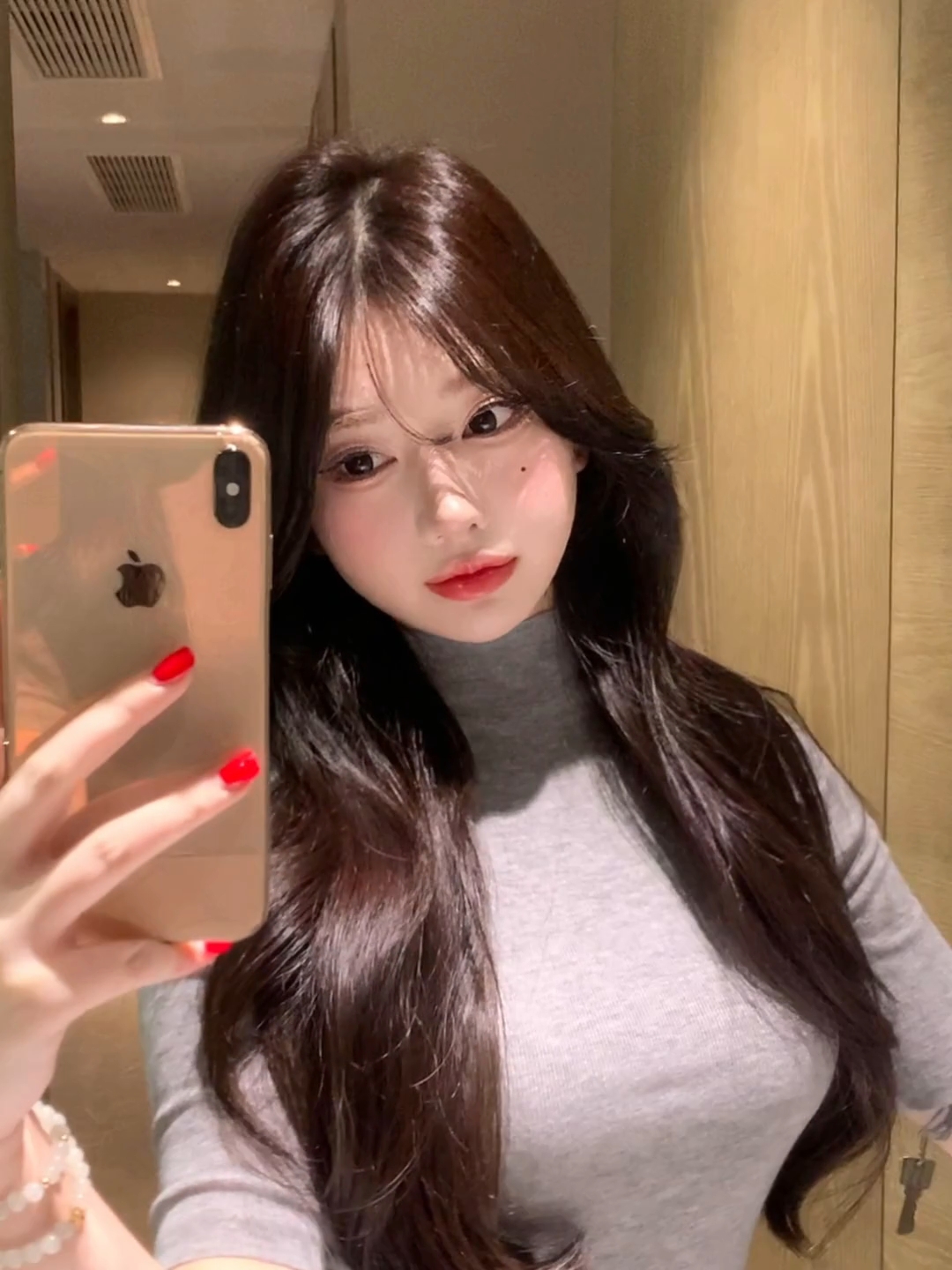 最新爽到嫩妹奶子挺小穴粉-69俱乐部