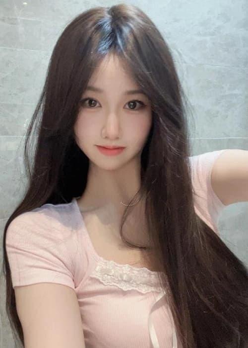 高颜值妹子可舌吻姿势多多-69俱乐部