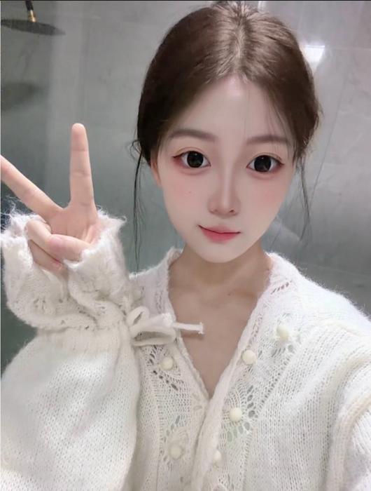 【南宁】粉嫩小穴很棒的一次约炮-69俱乐部