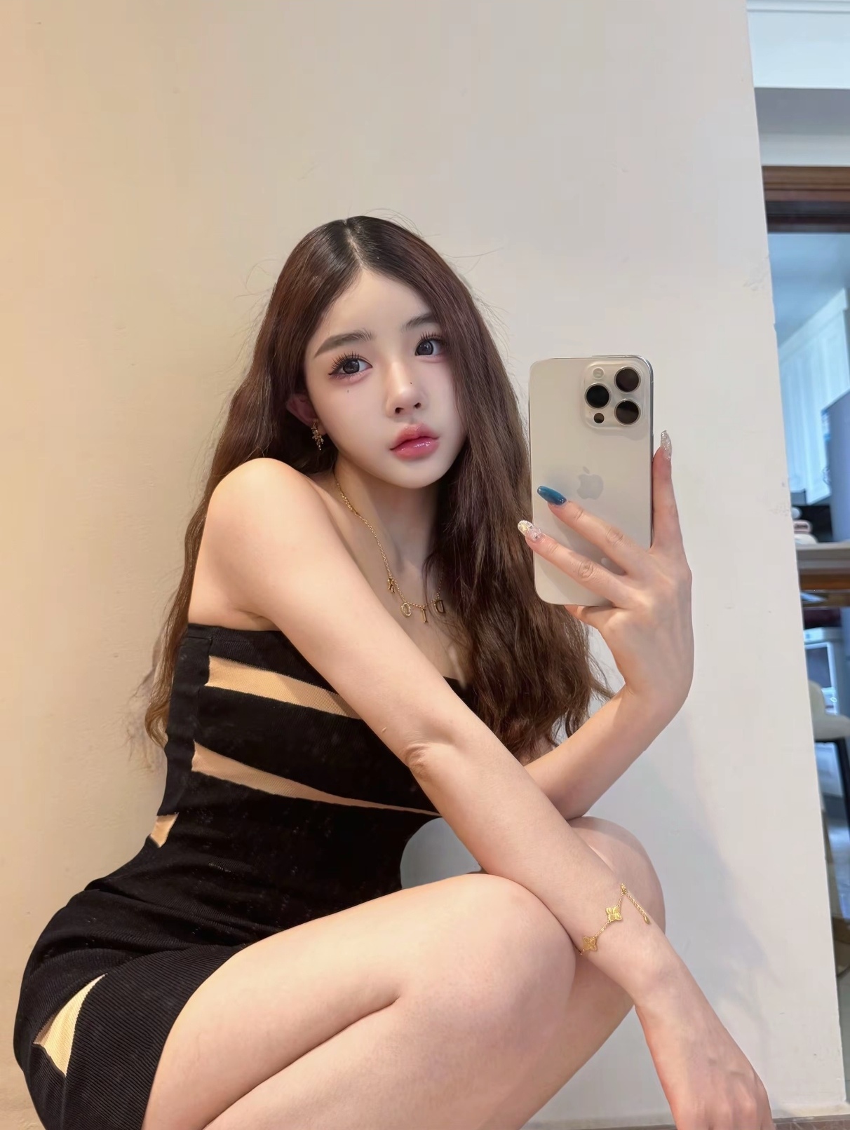 纯欲小美女嫩鲍鱼很美味-69俱乐部