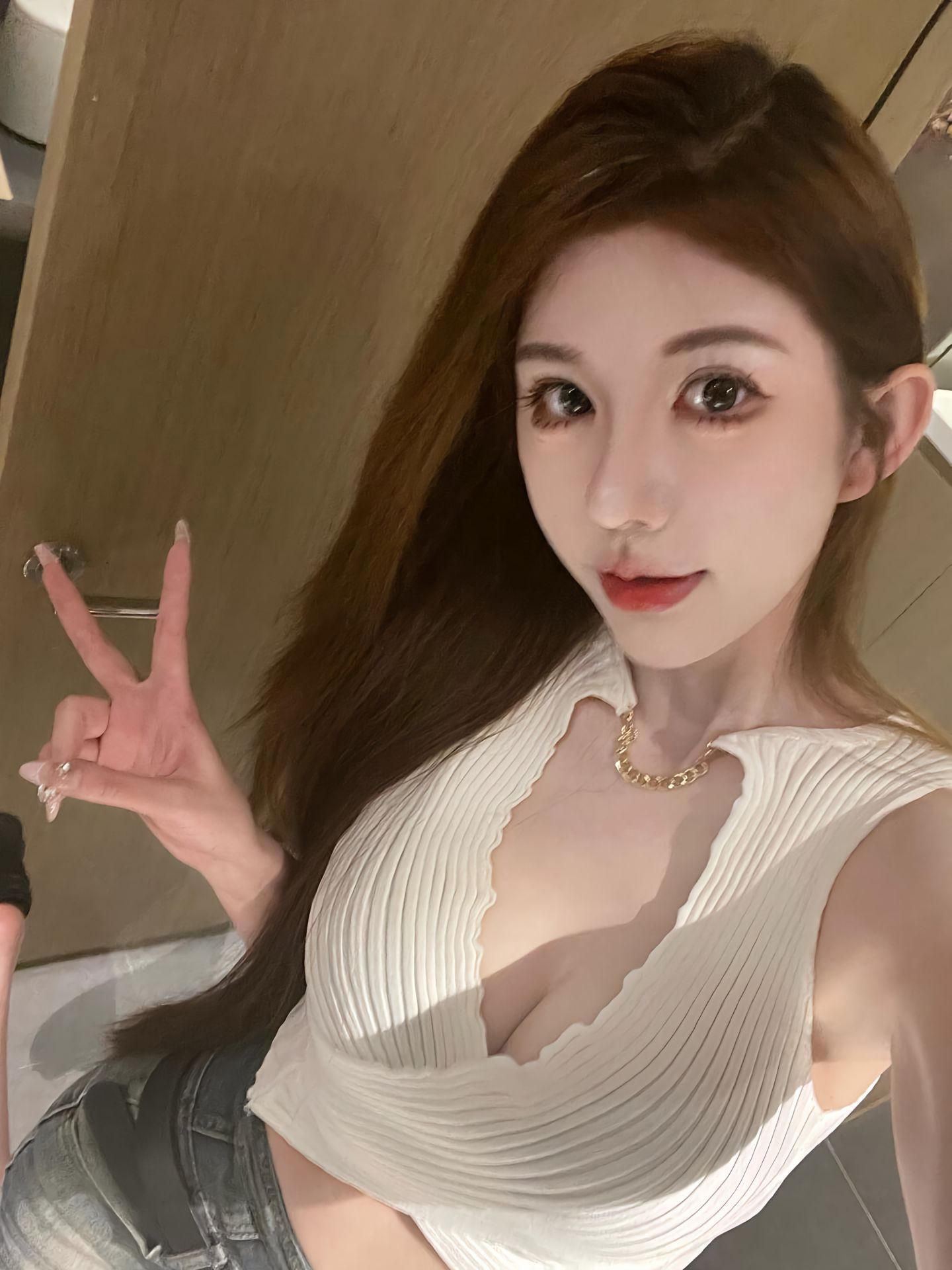 嫩模芝芝美女-69俱乐部