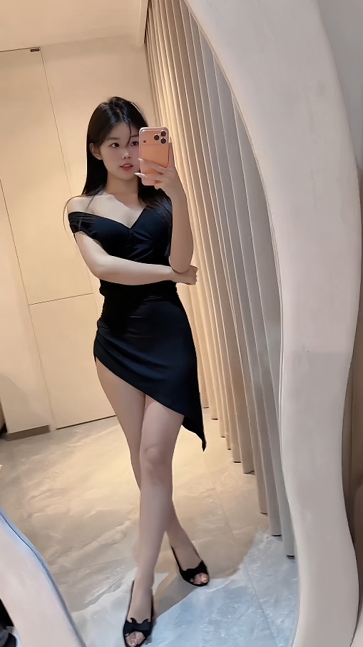 甜妹粉蝴蝶身材正点-69俱乐部