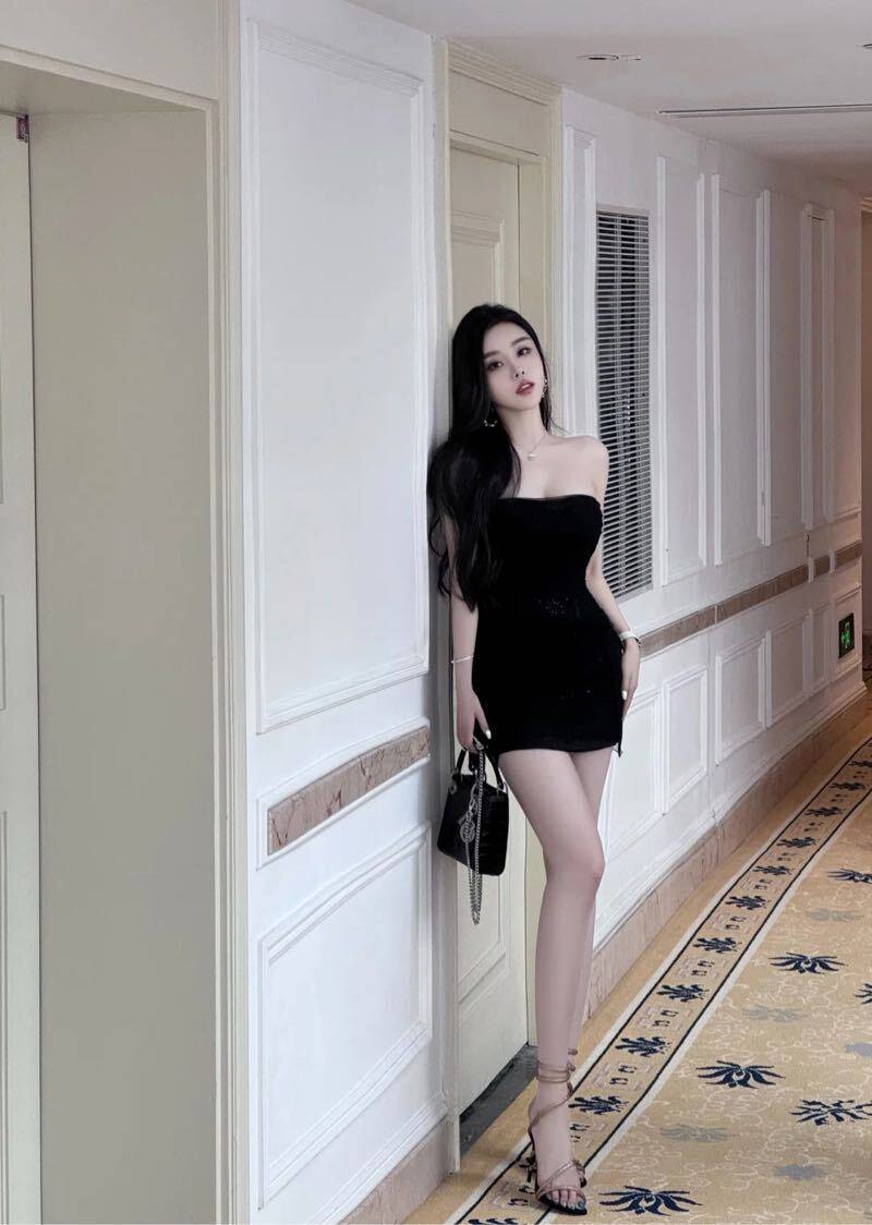 妹子清纯穴嫩风骚十足-69俱乐部