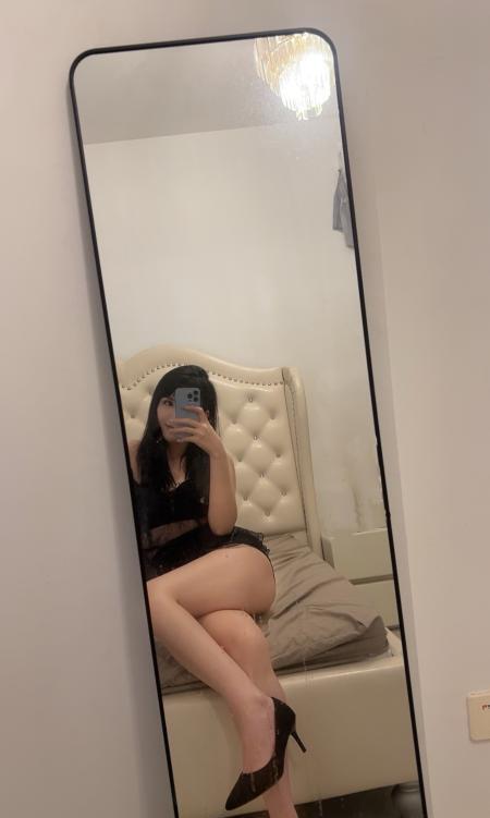 漂亮的小迪-69俱乐部