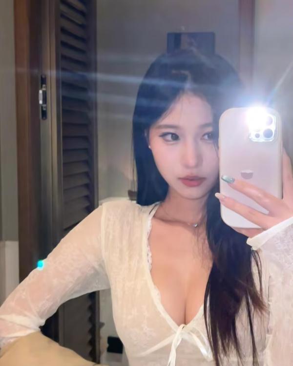 零零后闷骚清纯小妹-69俱乐部