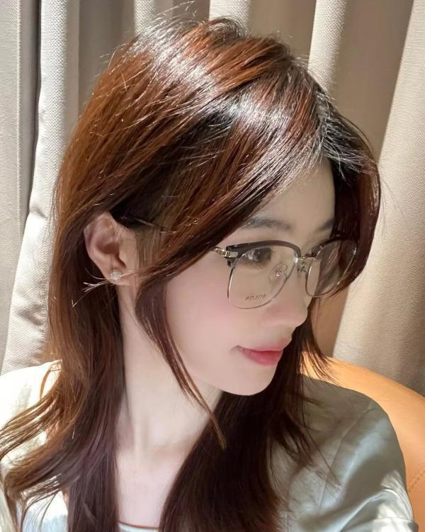 性感知性包臀美女-69俱乐部