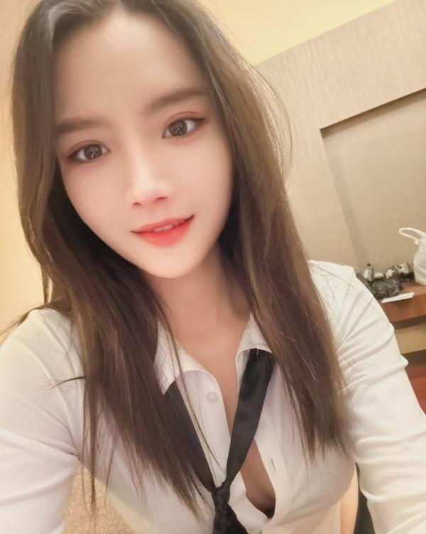 年轻嫩妹真真-69俱乐部