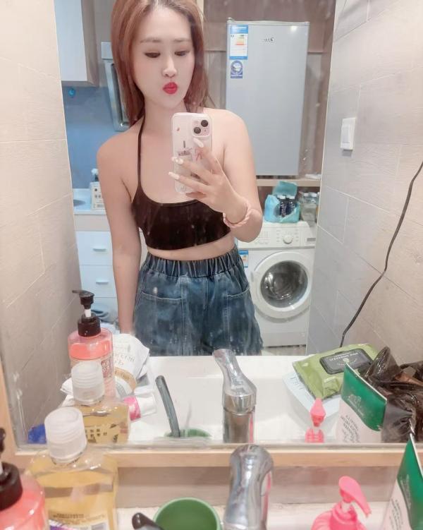 粉嫩美乳白虎妹-69俱乐部