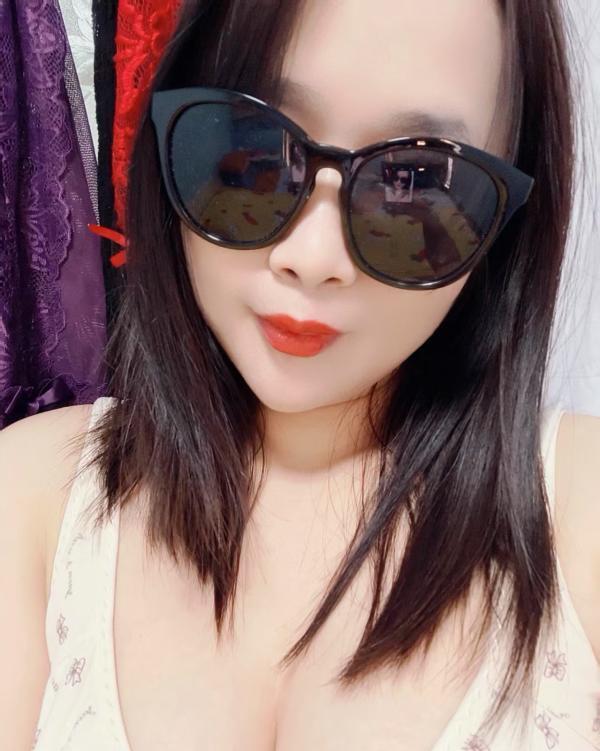 大胸肥臀小姐姐-69俱乐部