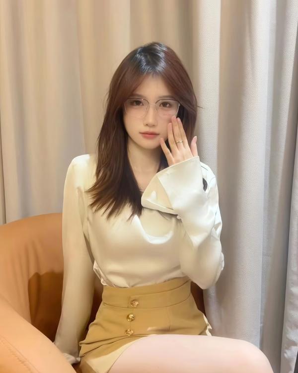 高颜值纯欲风妹子-69俱乐部