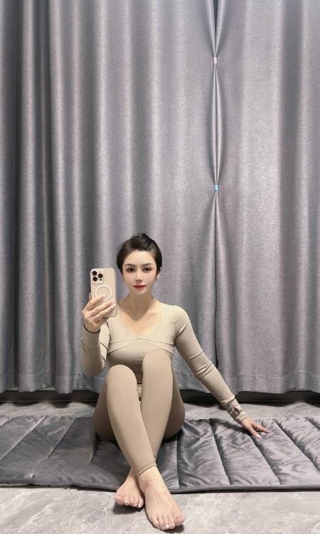 上城瑜伽美足少妇-69俱乐部