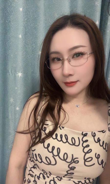 服务型性感美乳少妇-69俱乐部