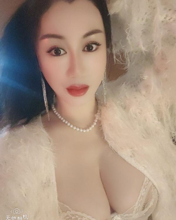 越秀美胸丽莎-69俱乐部