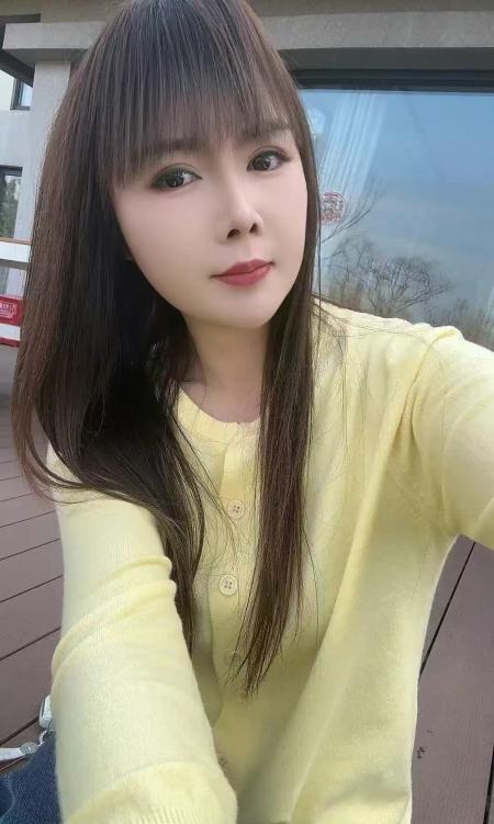 张府园地铁站大胸姐姐-69俱乐部