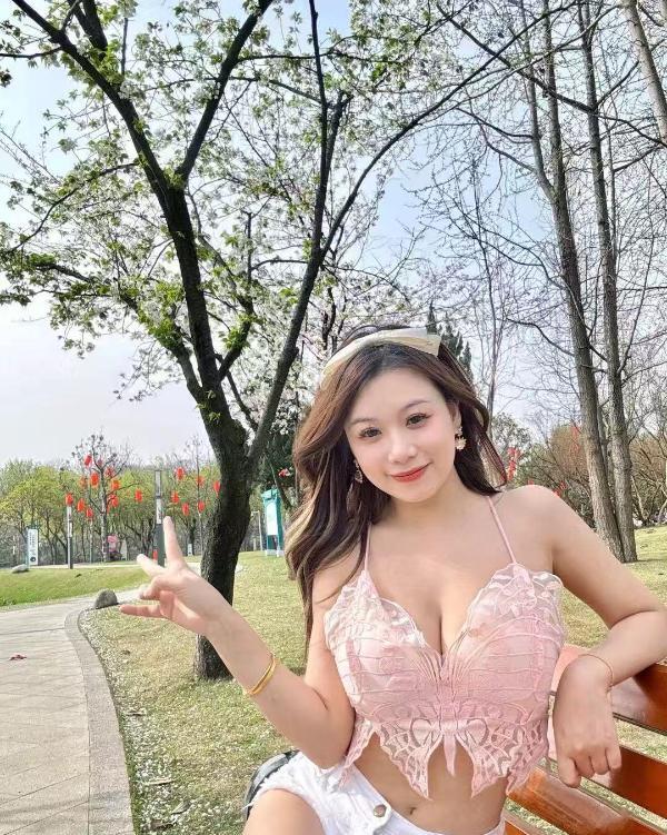 颜值大奶佳佳-69俱乐部