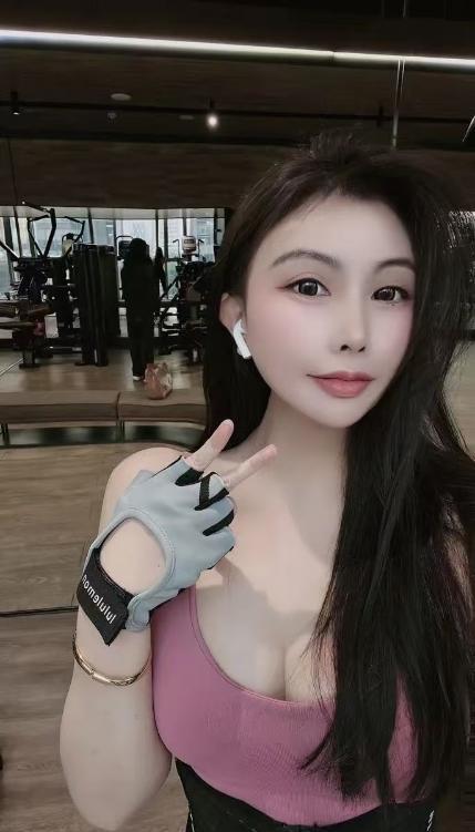 胸大腰细健身小少妇-69俱乐部