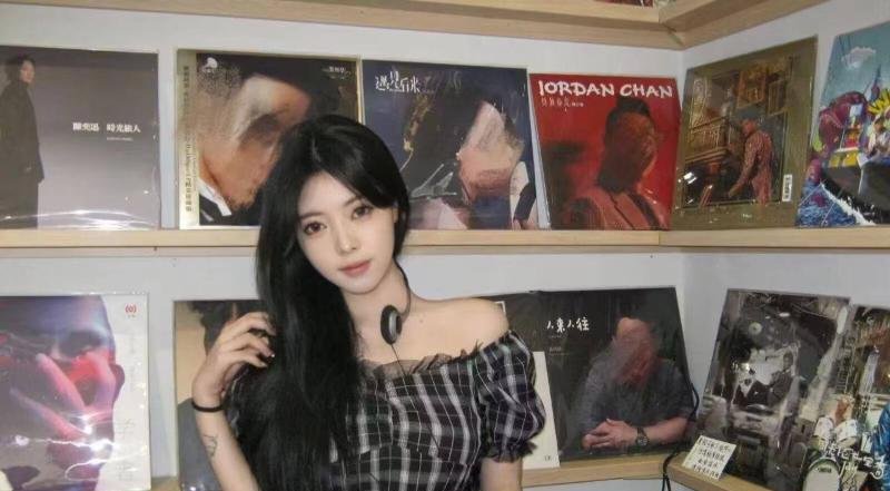 高颜值蜜桃臀思思-69俱乐部