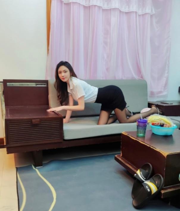 黑丝可舌吻芳芳-69俱乐部