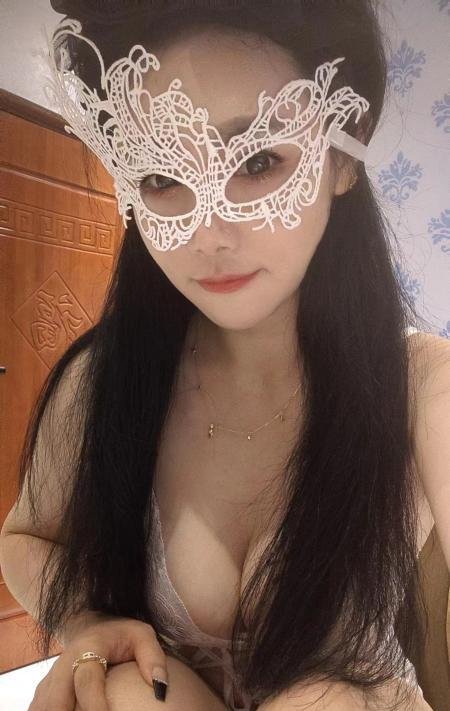 可舌吻69的艳舞女王-69俱乐部