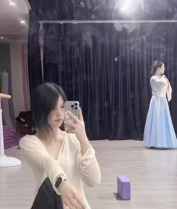 金牛兼职三点粉学妹-69俱乐部