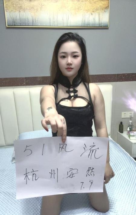 上城舌吻骚女安然-69俱乐部