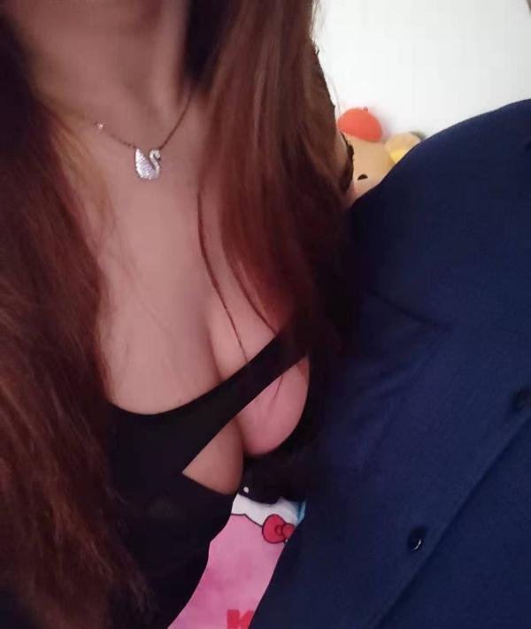 瑶海喷水熟女芳欣-69俱乐部