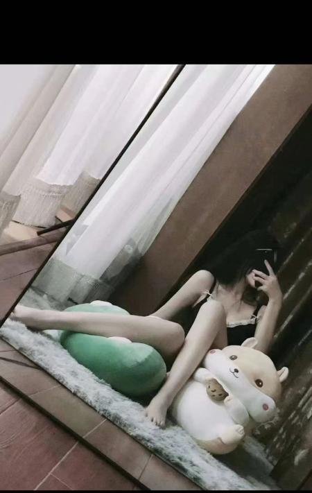 颜值美女小圣代-69俱乐部