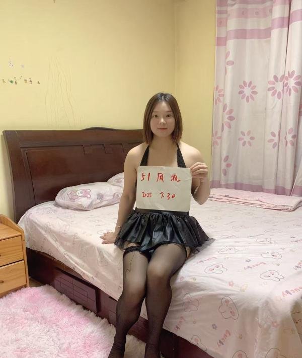 外表清纯骚货小姐姐-69俱乐部