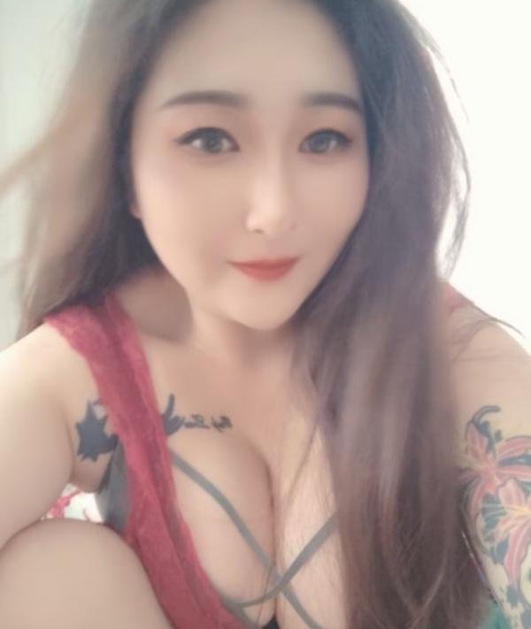 有点小贵的巨乳妹子-69俱乐部