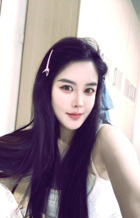 白嫩长腿佳佳-69俱乐部