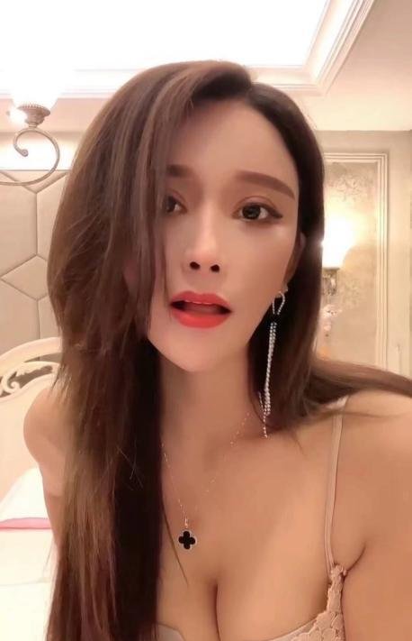 巨乳反差骚浪御姐-69俱乐部