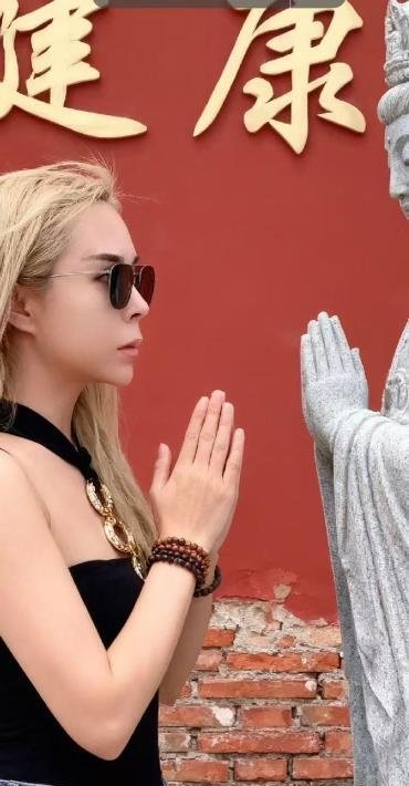 回头率超高小姐姐-69俱乐部