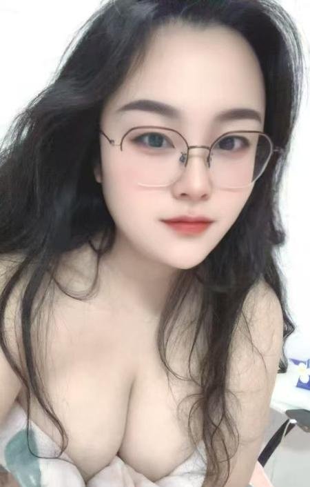 浦东漂亮奶子眼镜妹-69俱乐部
