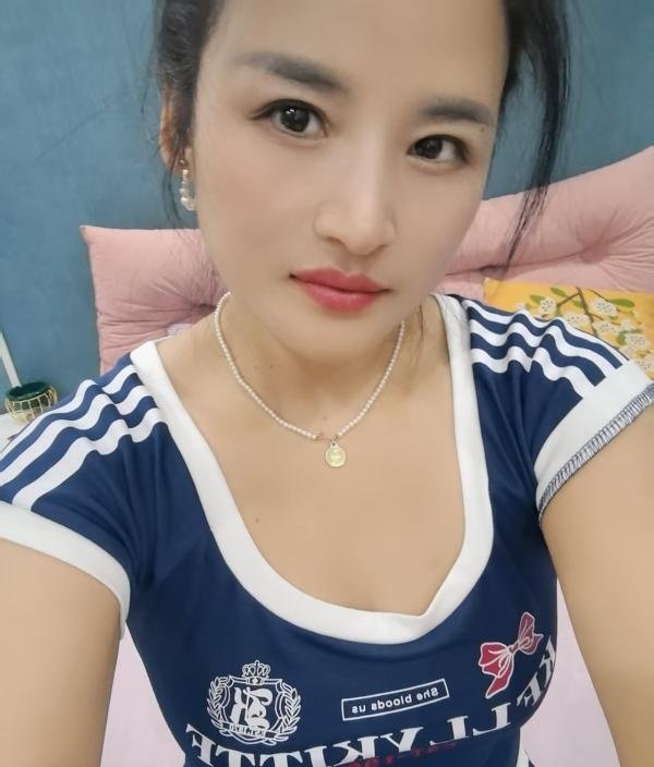 钟楼老板娘-69俱乐部