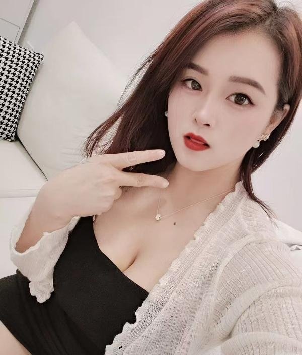 罗湖丰满圆润黑丝温妮-69俱乐部