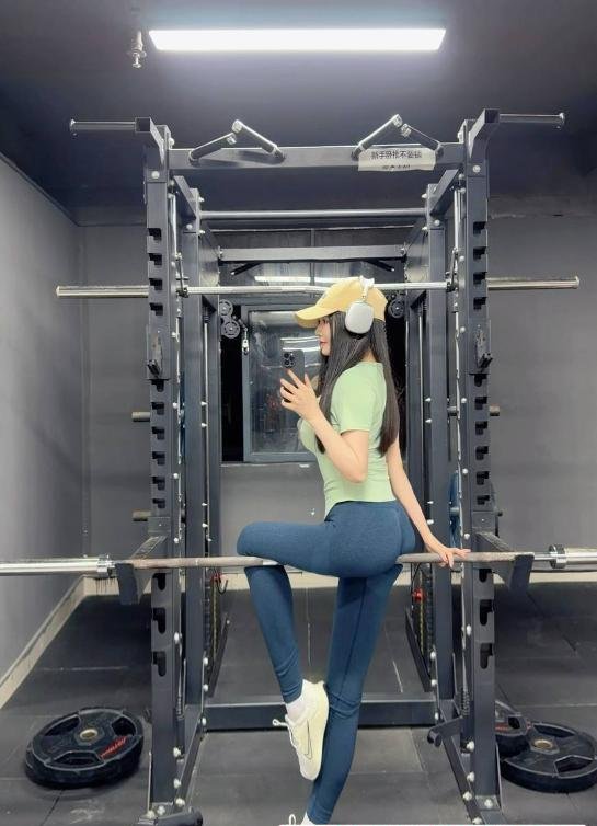 身材火辣蜜桃臀老师-69俱乐部